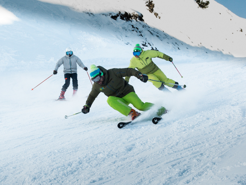 Lee más sobre el artículo De Paralelo a Cantear: La Guía Definitiva para Dominar las Curvas en Esquí